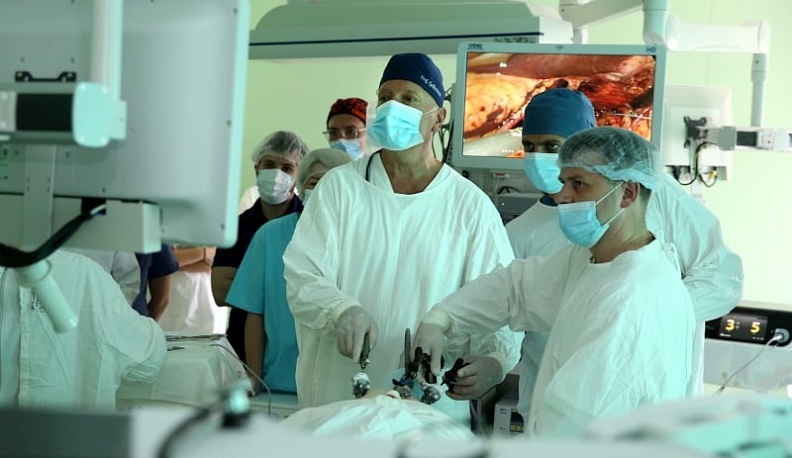 В Калужской областной больнице скорой медицинской помощи прошёл мастер-класс по лапароскопии