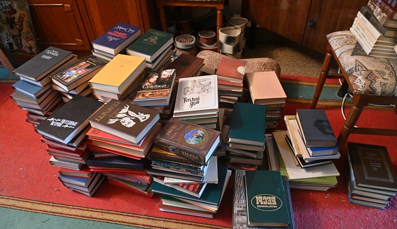 Калужанка передала более 200 книг для библиотек Первомайска 