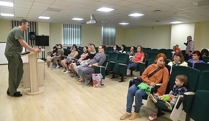 Уже четыре, скоро пять