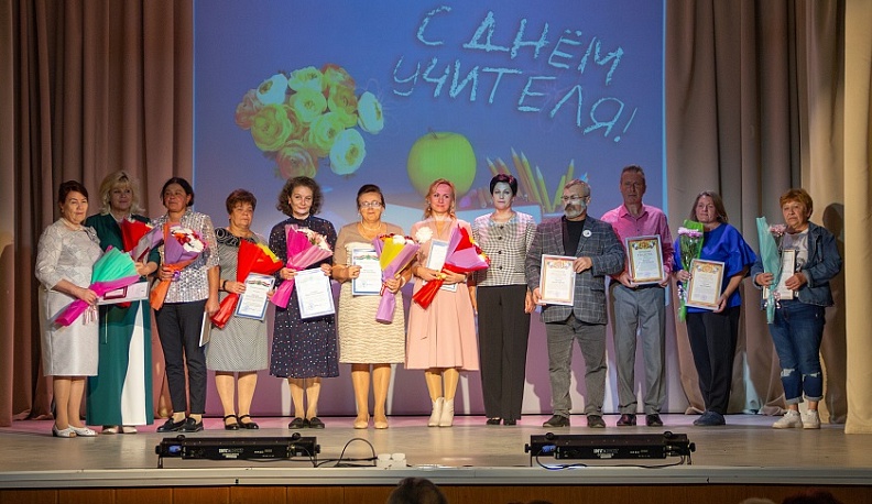 В Жиздре чествовали педагогов