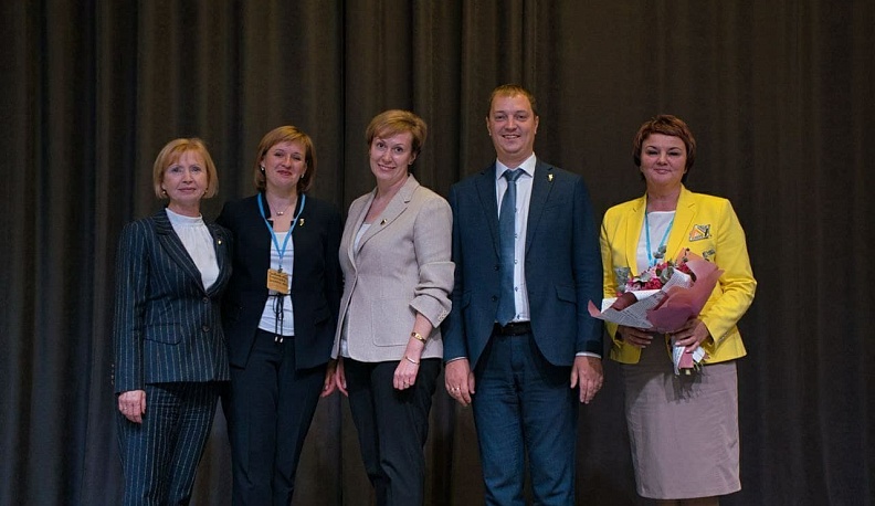 Владислав Шапша поздравил калужского финалиста конкурса школьных директоров