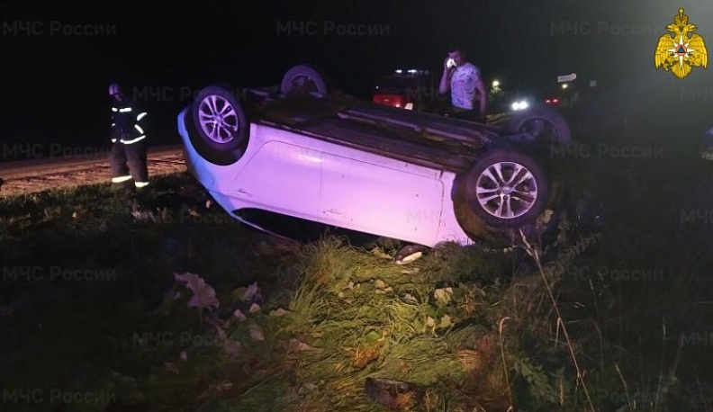 В Калужской области KIA слетел с дороги и перевернулся