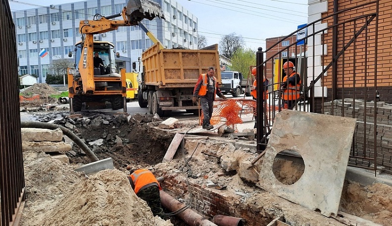 В Калуге на улице Кутузова закончились работы по замене трубопроводов