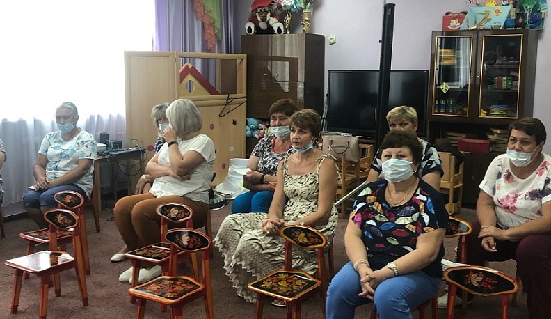 Ольга Коробова встретилась с воспитателями в Барятине