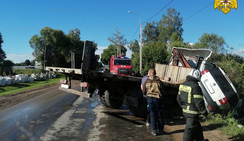 В Калужской области в столкновении «Шкоды» с грузовиком «МАЗ» пострадали люди