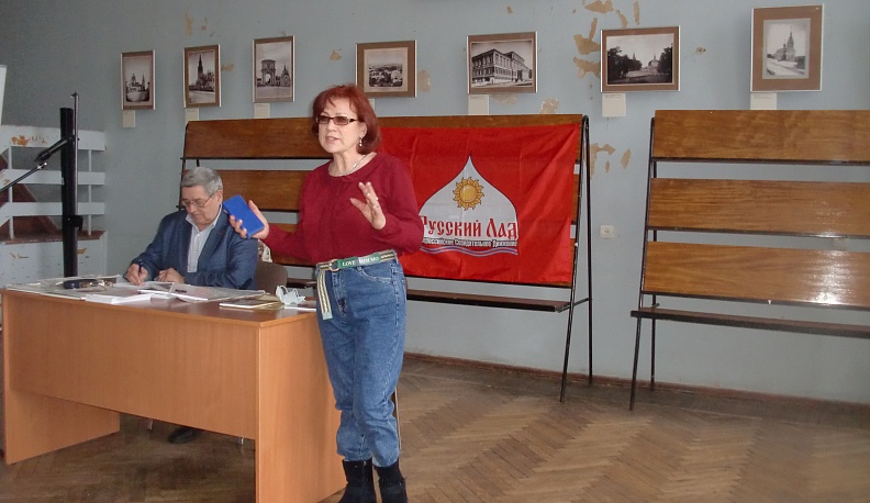 В Калуге презентовали юмористическую книгу «Пока страна поет и пляшет»