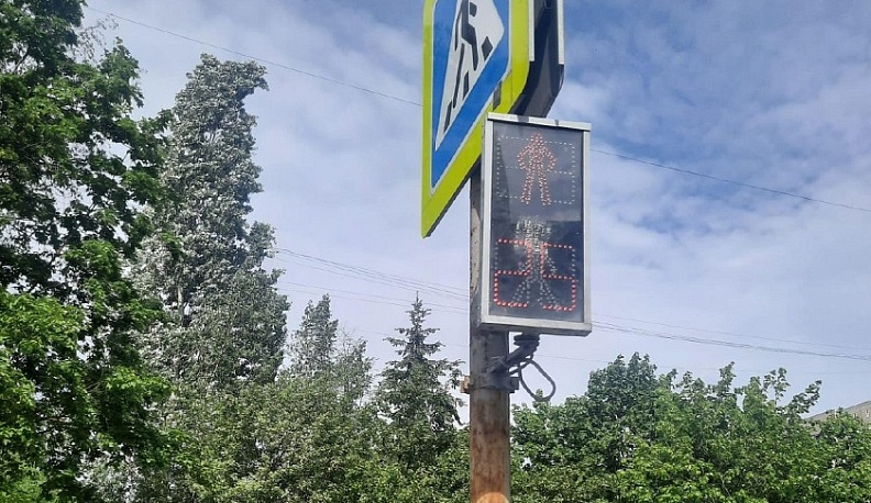 В Обнинске провели ямочный ремонт и починили пешеходный светофор после обращений в интернет