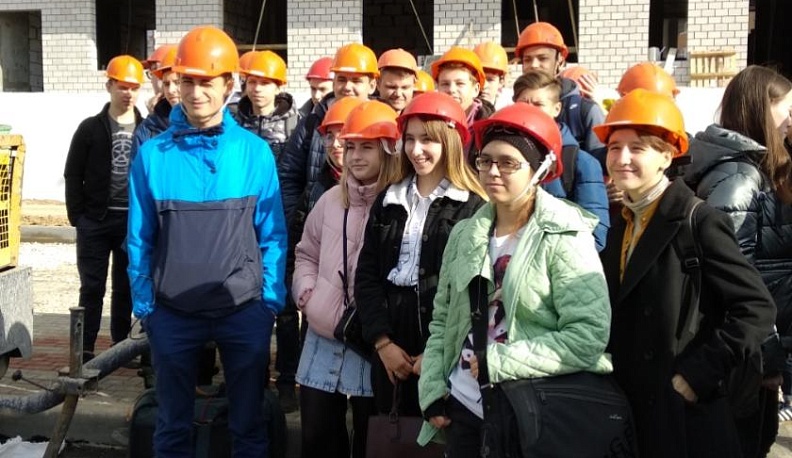 Министр строительства и ЖКХ области Егор Вирков встретился со школьниками и студентами