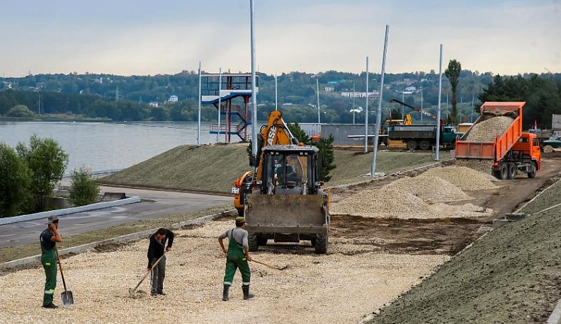 Владислав Шапша провел плановое рабочее совещание на набережной Яченского водохранилища