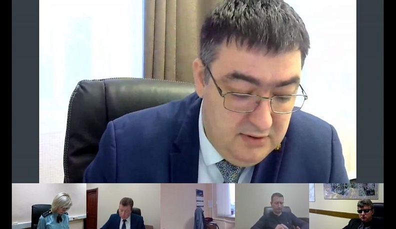 15 автомобилей такси помогают медицинским организациями области