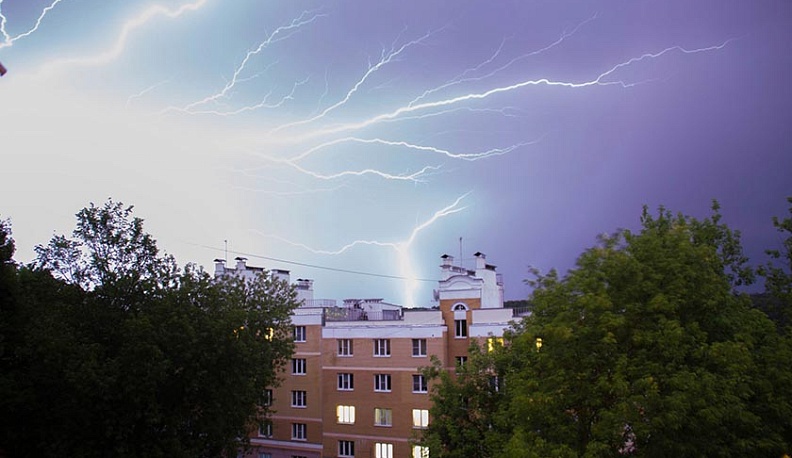 В Калужской области снова ждут грозу и шквалистый ветер