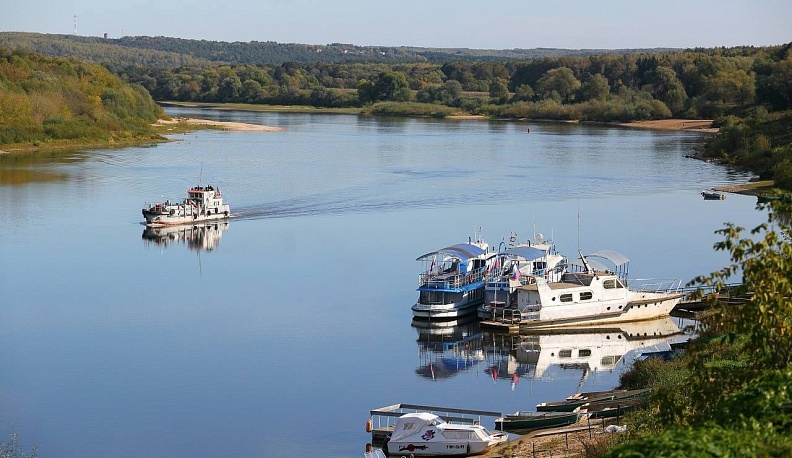 Накануне майских праздников Владислав Шапша рассказа о туристическом потенциале Калужской области