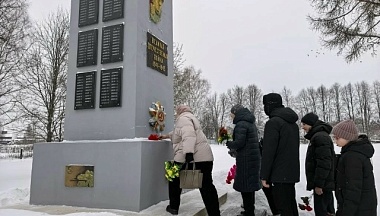 Жители села Серпейск Мещовского округа отдали дань памяти своим освободителям
