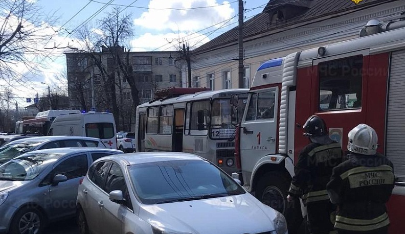 В Калуге при столкновении двух городских автобусов пострадали ребенок и двое взрослых