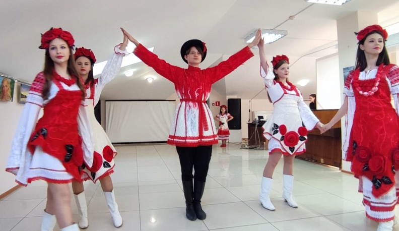 В Людинове прошел юбилейный концерт педагога Дома детского творчества Аллы Ланских