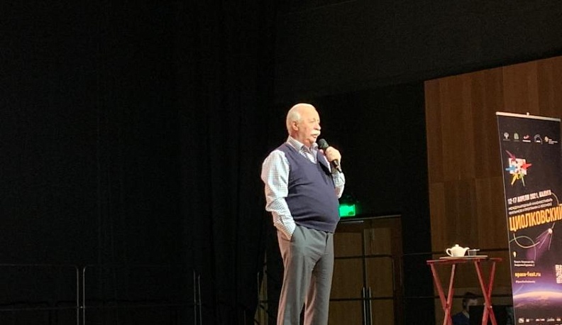 Леонид Якубович прилетит на вертолете в Медынь в октябре