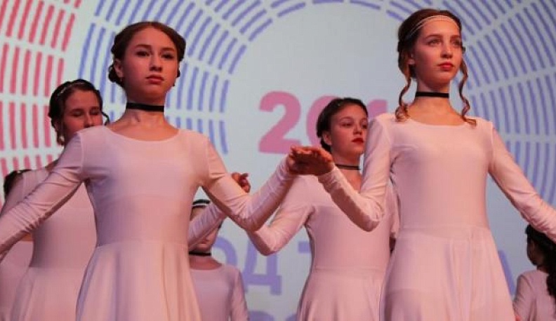 «Чеховским балом» открыли год театра в Тарусе