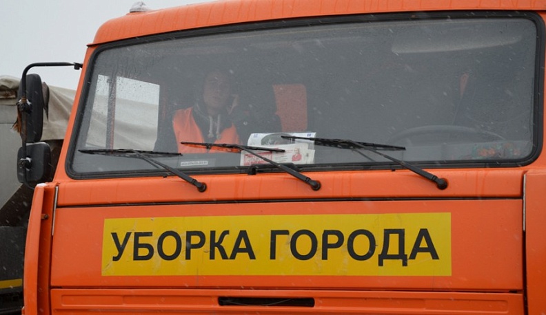Калужские улицы очищают от рассыпанного за зиму песка