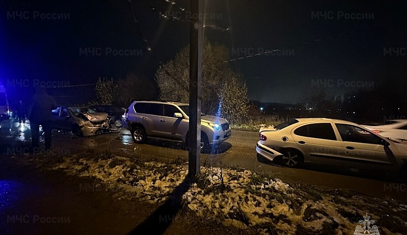 В Калуге произошло тройное ДТП в районе Правгорода