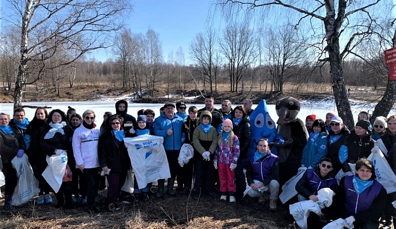 Калужские волонтёры убрали 10 кубометров мусора с берега Бушмановского пруда 