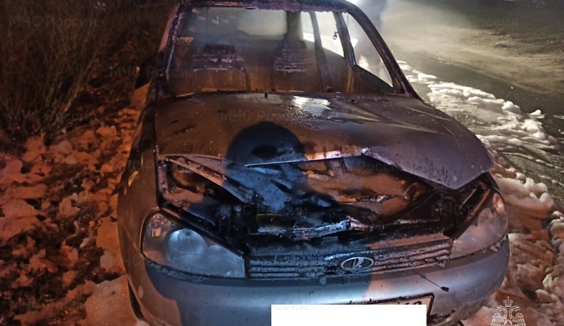 Ночью в Калуге загорелась машина