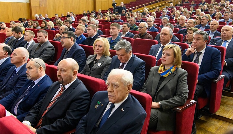 В Жукове прошел отчёт главы районной администрации Анатолия Суярко