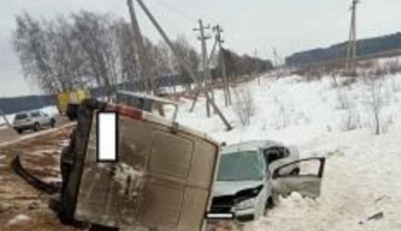 В ДТП под Юхновом пострадали четверо взрослых и подросток