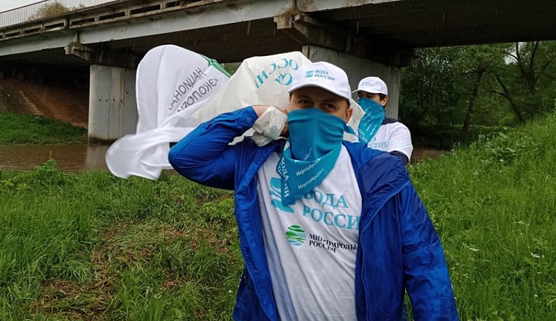 Экологи убрали берега реки Киевки в пригороде Калуги