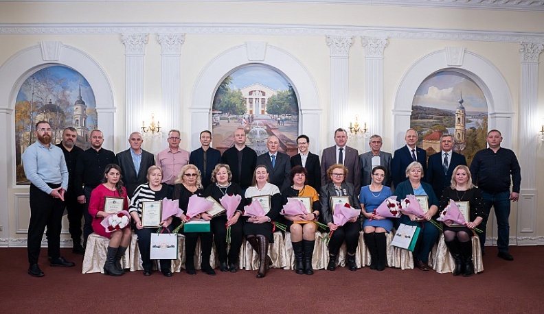 В Калуге наградили лучших сельских старост области