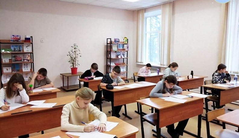 В Юхновском районе прошли акции ко Дню науки