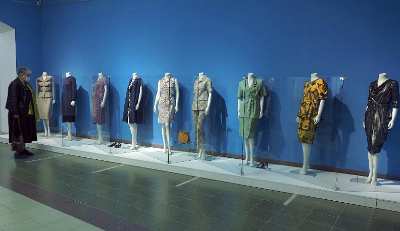 В Калуге в Музее изобразительных искусств открылась выставка «Городская мода XIX – XX веков»