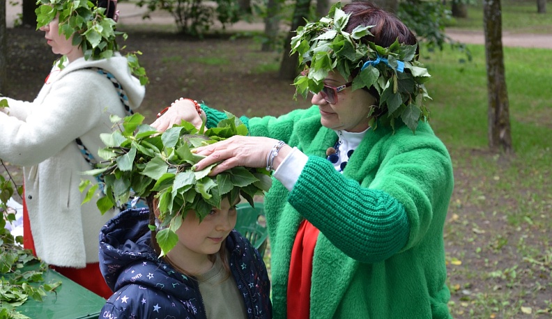 В Калуге отпраздновали Троицу народными гуляниями