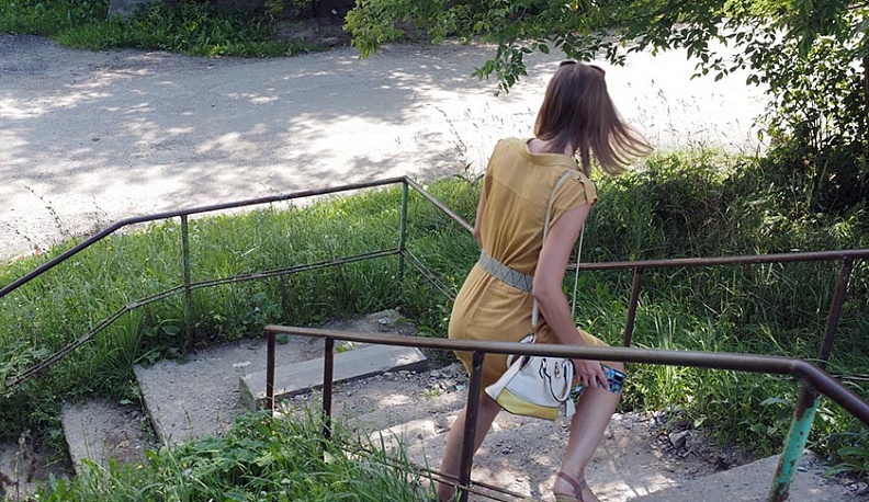 В Калуге возле станции Азарово отремонтируют опасную лестницу