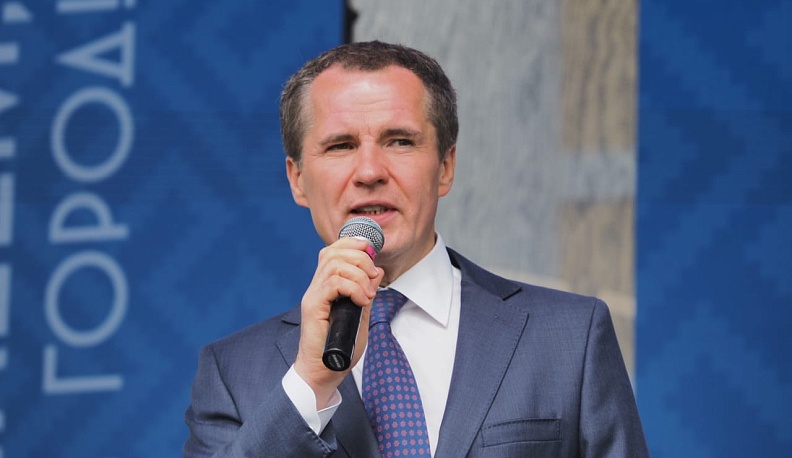 Калужан поздравили с Днем города на Театральной площади