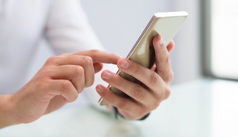 Калужанин установил на телефон программу и лишился полумиллиона рублей