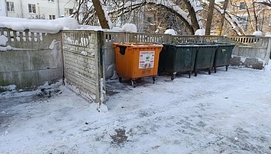 В Калуге продолжают решать проблему с переполненными контейнерными площадками