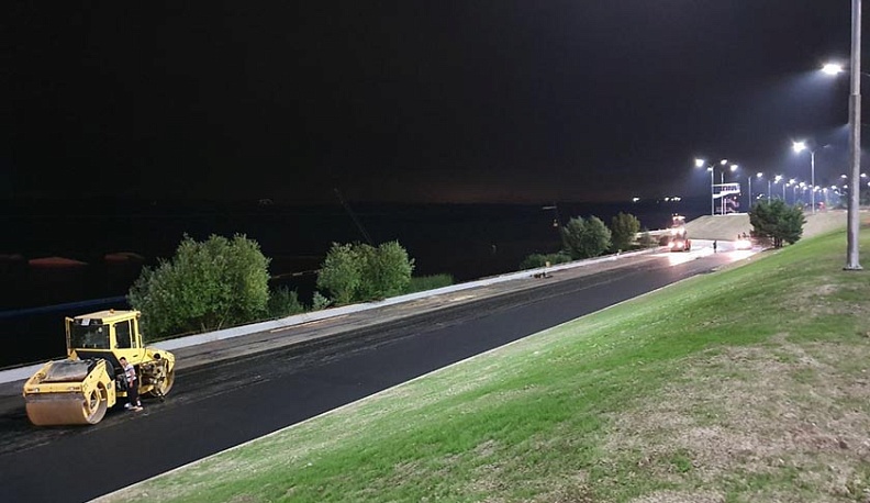 На набережной в Калуге включили освещение