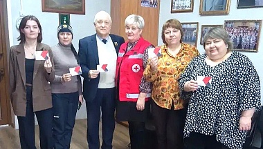 Педагоги кировской школы вступили в ряды Красного Креста