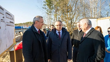 Владислав Шапша и Анатолий Артамонов проверили ход строительства двух школ в Калуге