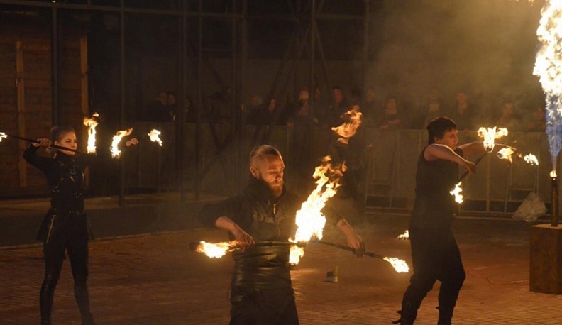 Огненное шоу раскрасило калужскую ночь на фестивале «УграFest»