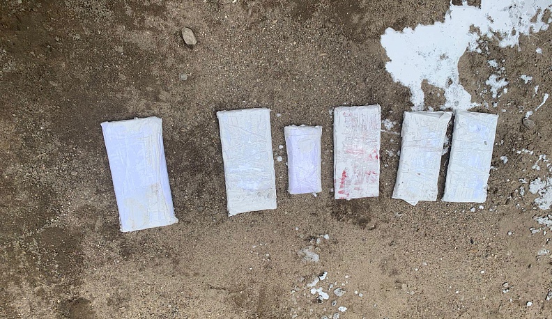 Заключенным исправительной колонии в Калужской области попытались провезти 6 мобильных телефонов в ведре с краской