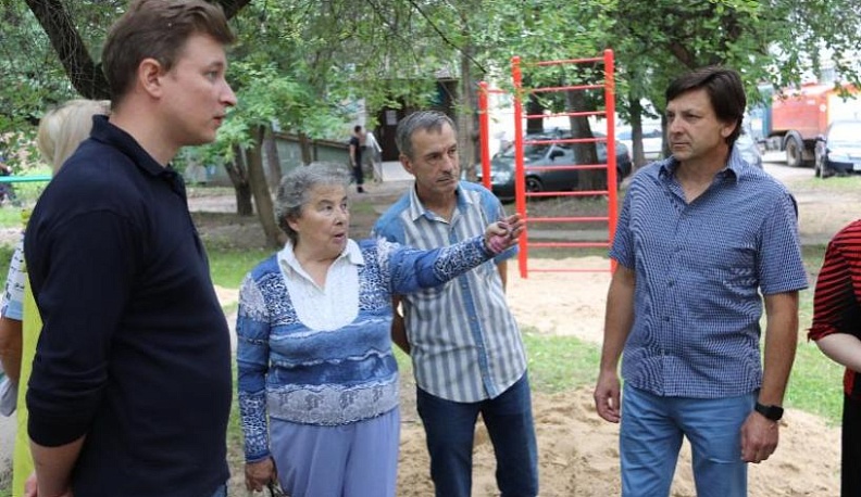 В Калуге благоустроили первый в этом году двор