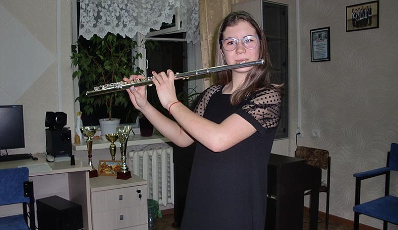 Юные калужские музыканты поздравили мам с праздником