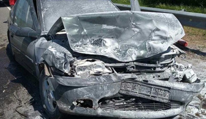 Opel протаранил ограждение: погибла 82-летняя женщина