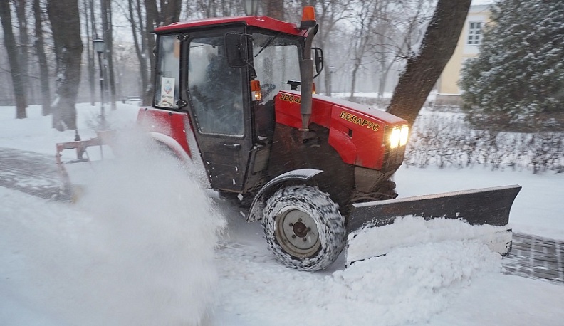 В Калуге уборкой снега занимаются 740 дворников, 60 машин и 20 альпинистов