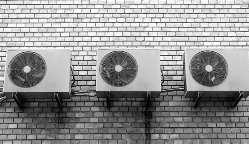 Со стен исторических зданий снимут кондиционеры и тарелки спутникового телевидения