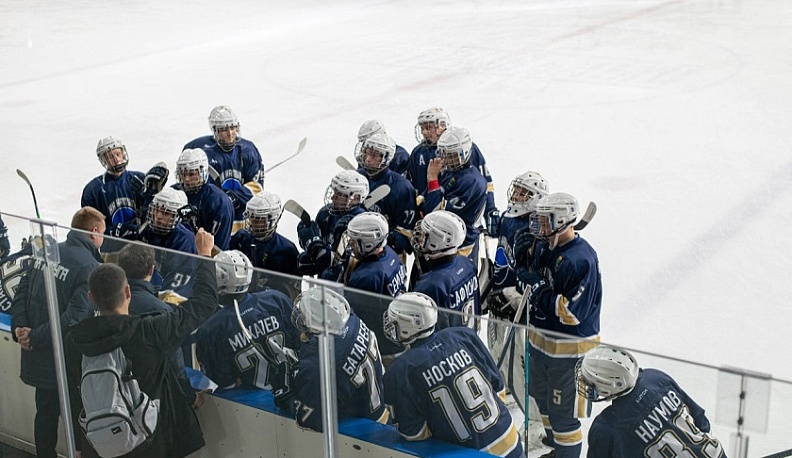 Калужские хоккеисты могут подняться на третью строчку в турнирной таблице