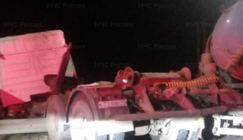  В Калужской области большегруз влетел в отбойник