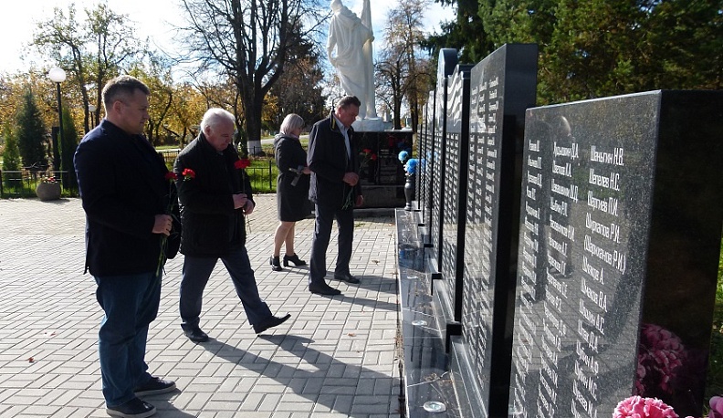 Председатель областной избирательной комиссии Александр Буков посетил Износковский район
