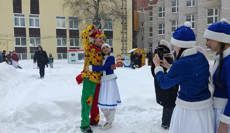 Студенты КГУ отметили Масленицу